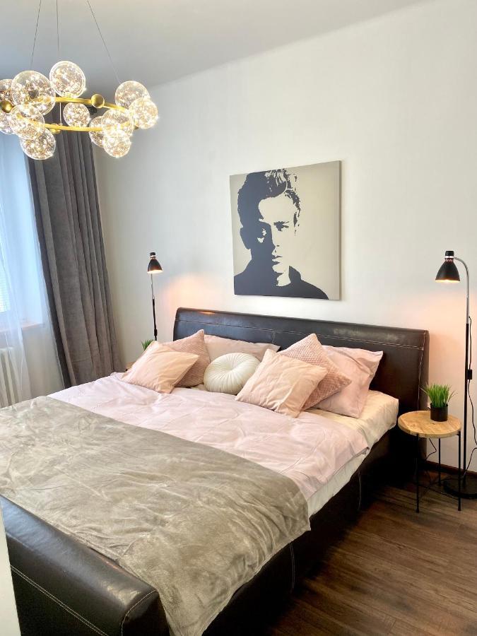 James Dean Apartment - Next To Nivy Bus Station & Mall Братислава Экстерьер фото